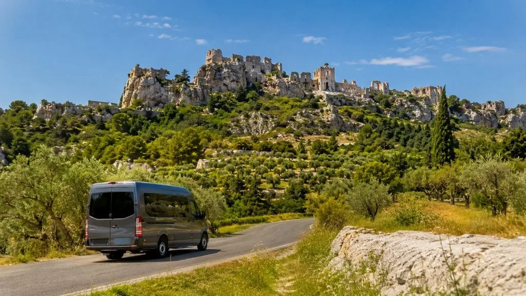 Von Aix-en-Provence: Tagesausflug nach Arles, Les Baux & Saint-Rémy